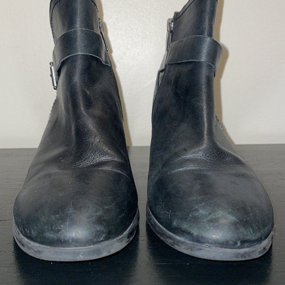 Vince Camuto Leather Booties. VP-Peamer.  Size 9.5. - Picture 4 of 9